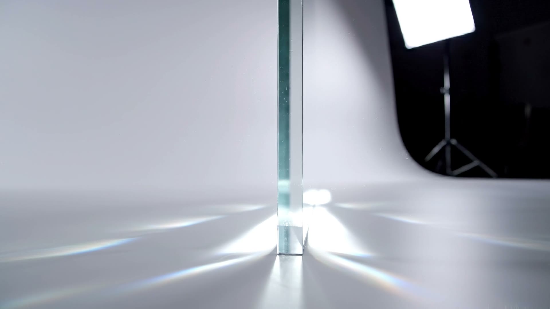 Magazin: Tipps, Anleitungen & MaterialGuides Polycarbonat oder Acrylglas — welche Platte hält Dein Dach trocken?
